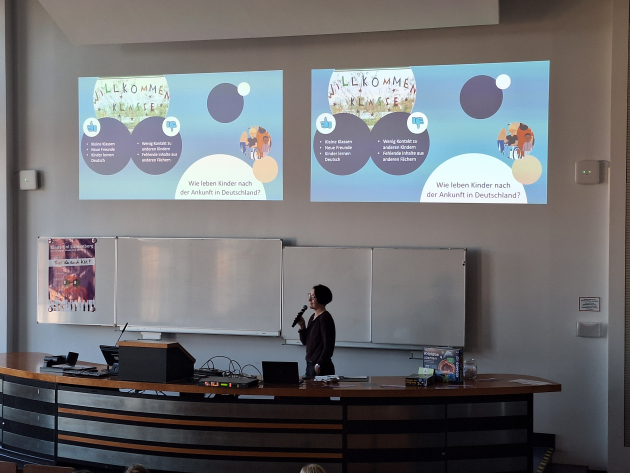 sowieso Pressebüro // Prof. Brizay bei ihrer Vorlesung über Kinder auf der Flucht