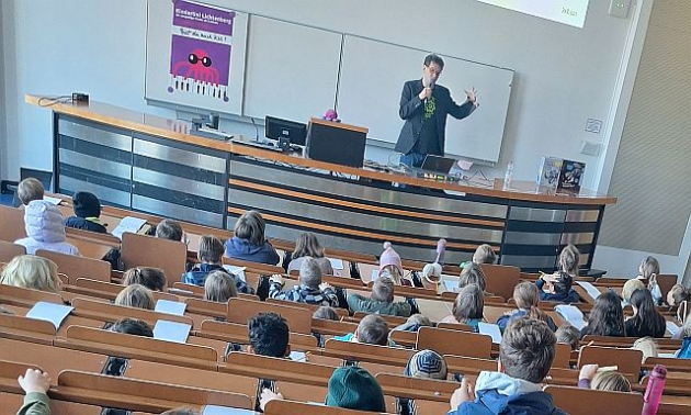 sowieso Pressebüro // Voller Hörsaal auch bei der letzten Vorlesung